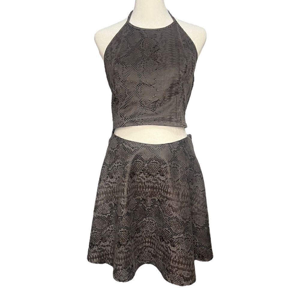 Guess Women’s Medium Matching Set Halter Top & Skirt Snakeskin Faux Leather 90s‎